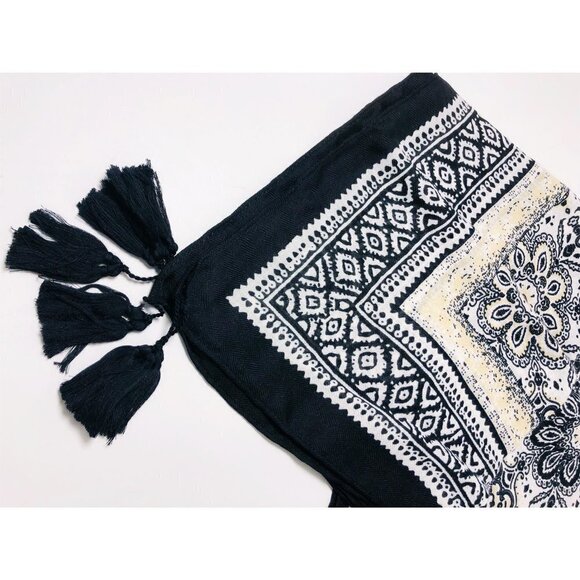 Vince Camuto Womens Black Medallion Print Tassel Trim Shawl Topper Wrap New - Picture 7 of 9